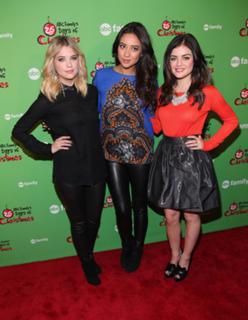 Lucy Hale feet photo thumbnail