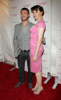 Lucy Lawless feet photo thumbnail