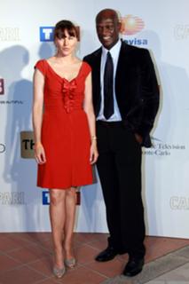 Lucy Lawless feet photo thumbnail
