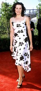 Lucy Lawless feet photo thumbnail