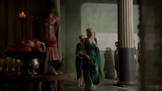 Lucy Lawless feet photo thumbnail