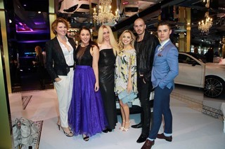 Lucy Lawless feet photo thumbnail