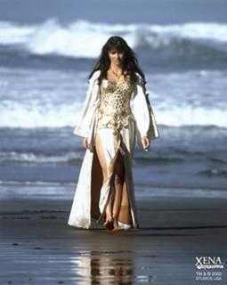 Lucy Lawless feet photo thumbnail