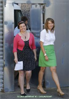 Lucy Lawless feet photo thumbnail