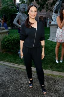 Lucy Liu feet photo thumbnail