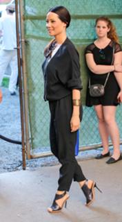 Lucy Liu feet photo thumbnail