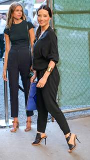 Lucy Liu feet photo thumbnail