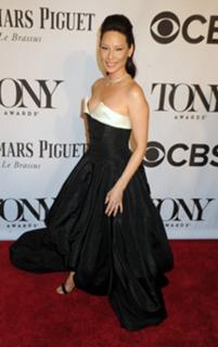 Lucy Liu feet photo thumbnail