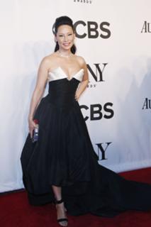 Lucy Liu feet photo thumbnail