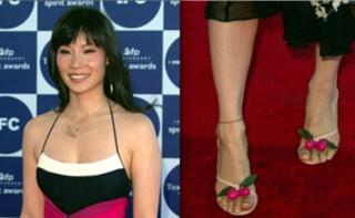 Lucy Liu feet photo thumbnail