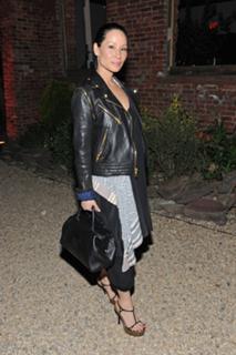 Lucy Liu feet photo thumbnail