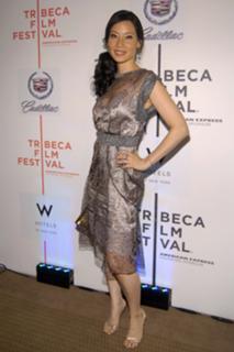 Lucy Liu feet photo thumbnail