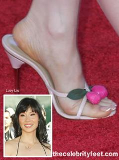 Lucy Liu feet photo thumbnail