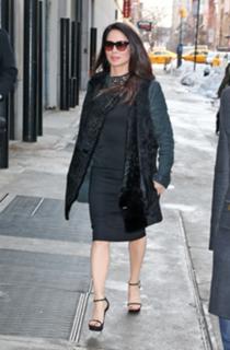 Lucy Liu feet photo thumbnail