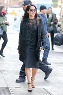 Lucy Liu feet photo thumbnail