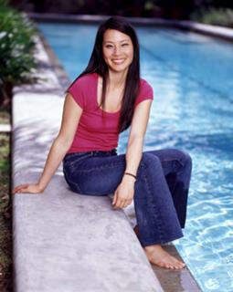 Lucy Liu feet photo thumbnail