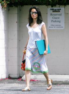 Lucy Liu feet photo thumbnail