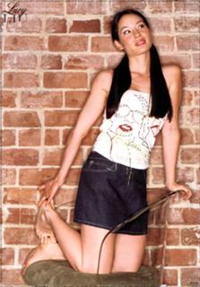 Lucy Liu feet photo thumbnail
