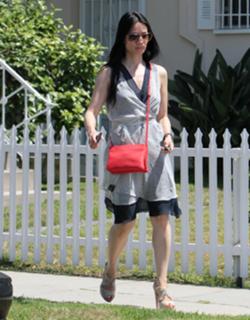 Lucy Liu feet photo thumbnail