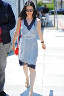 Lucy Liu feet photo thumbnail
