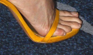 Lucy Liu feet photo thumbnail