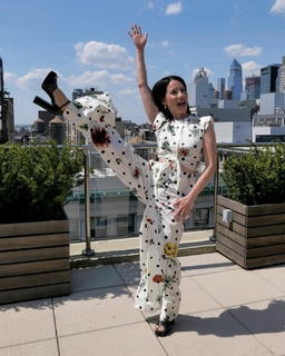 Lucy Liu feet photo thumbnail