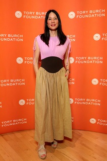 Lucy Liu feet photo thumbnail