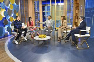 Lucy Liu feet photo thumbnail