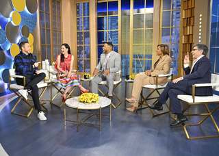 Lucy Liu feet photo thumbnail