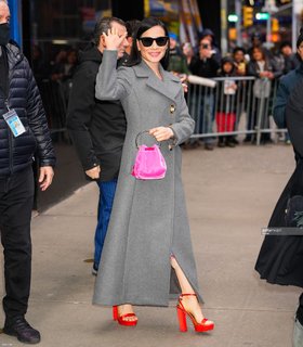 Lucy Liu feet photo thumbnail