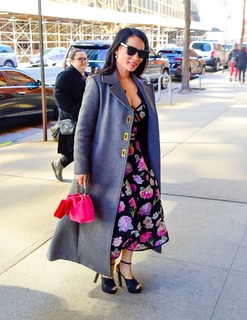 Lucy Liu feet photo thumbnail