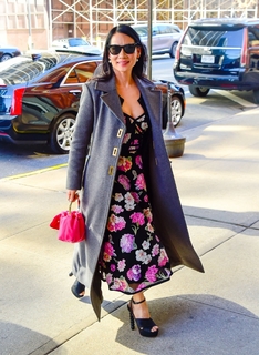 Lucy Liu feet photo thumbnail