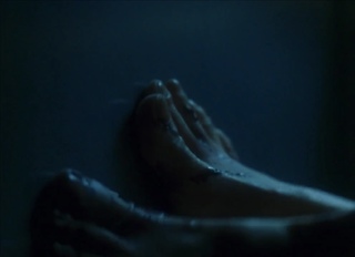 Lucy Liu feet photo thumbnail