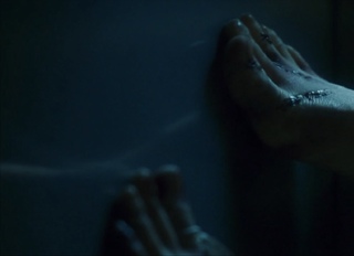 Lucy Liu feet photo thumbnail