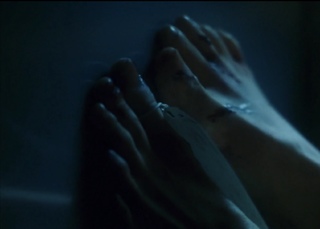Lucy Liu feet photo thumbnail