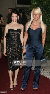 Lucy Liu feet photo thumbnail