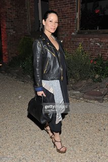 Lucy Liu feet photo thumbnail