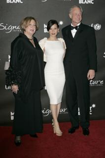 Lucy Liu feet photo thumbnail