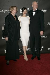 Lucy Liu feet photo thumbnail