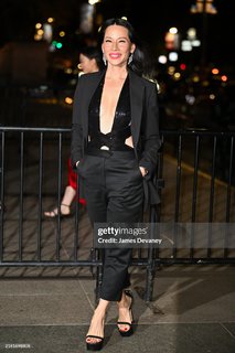 Lucy Liu feet photo thumbnail