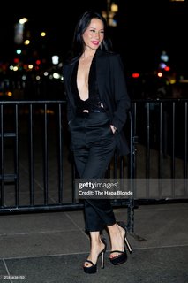 Lucy Liu feet photo thumbnail