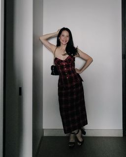 Lucy Liu feet photo thumbnail
