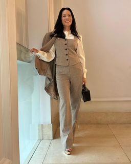 Lucy Liu feet photo thumbnail