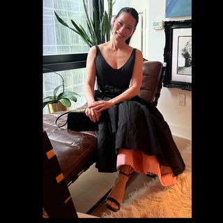 Lucy Liu feet photo thumbnail