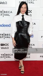 Lucy Liu feet photo thumbnail