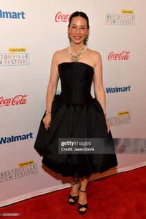 Lucy Liu feet photo thumbnail