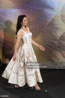Lucy Liu feet photo thumbnail