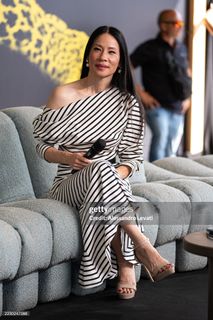 Lucy Liu feet photo thumbnail