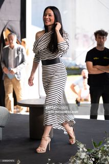 Lucy Liu feet photo thumbnail