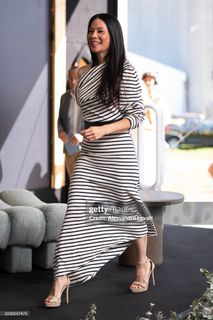 Lucy Liu feet photo thumbnail